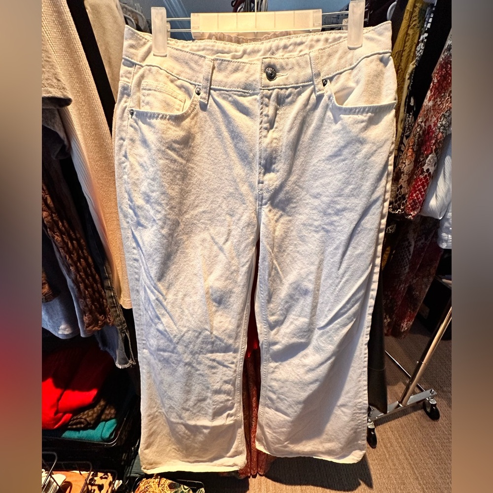#383 Women's Divided (H&M) Flare Mid-Rise Jeans in White Size 8. New Without T.